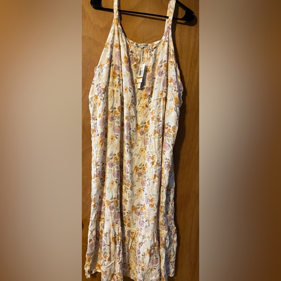 🌸🌼”SaleNwt Absolutely stunning floral adjustable strap dress with ruffle hem. 3x - Picture 2 of 9